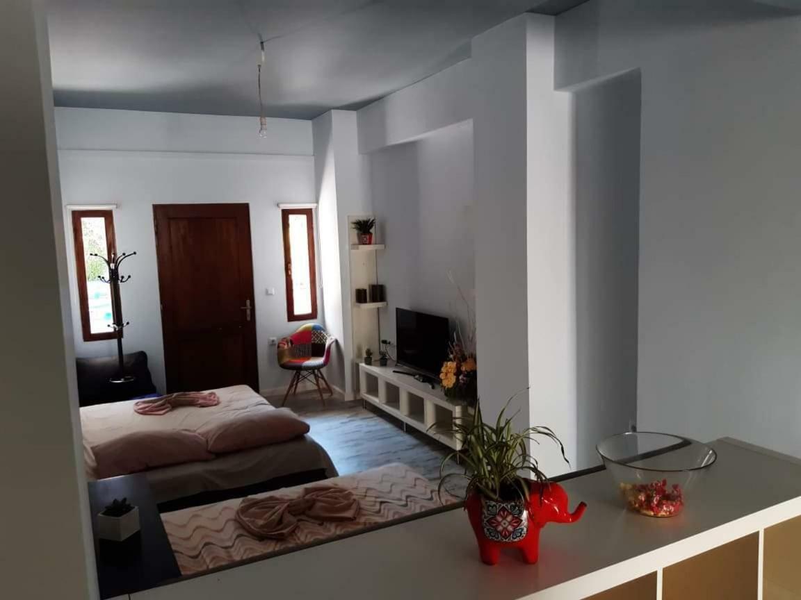 קלמאטה Anastasis Garden Room מראה חיצוני תמונה